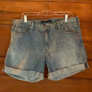 Size 14 Levis Boyfriend Shorts